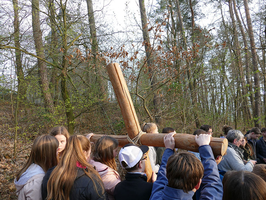 Ökumenischer Jugendkreuzweg in Naumburg (Foto: Karl-Franz Thiede)